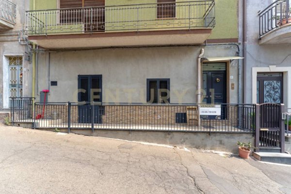 casa indipendente in vendita a Biancavilla