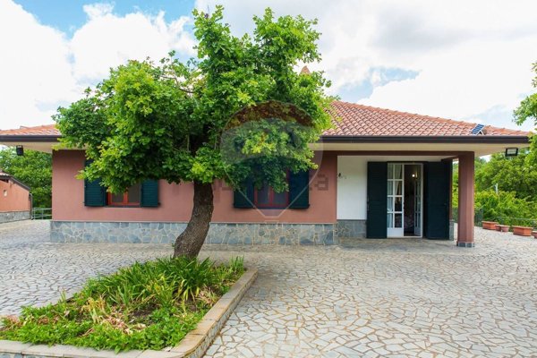 casa indipendente in vendita a Biancavilla