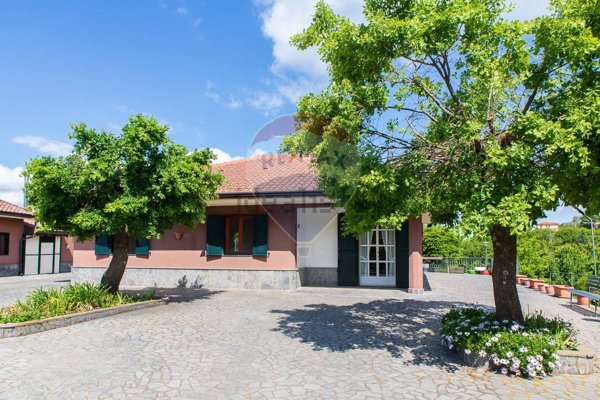 casa indipendente in vendita a Biancavilla