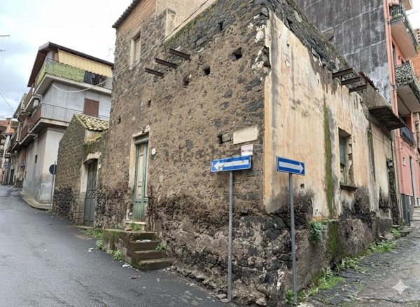 casa indipendente in vendita a Biancavilla