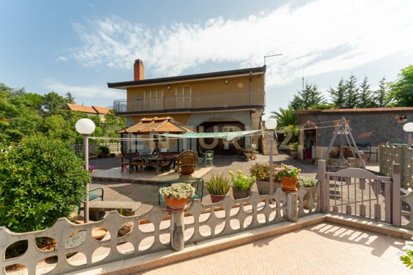 casa indipendente in vendita a Biancavilla