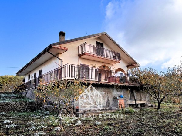 casa indipendente in vendita a Biancavilla