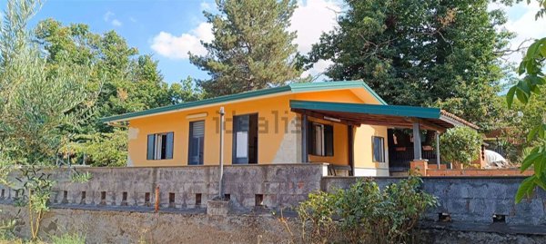 casa indipendente in vendita a Biancavilla