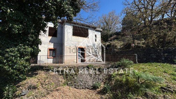 casa indipendente in vendita a Biancavilla