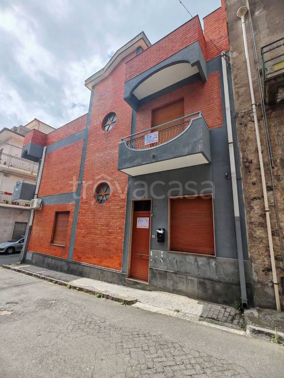 casa indipendente in vendita a Biancavilla
