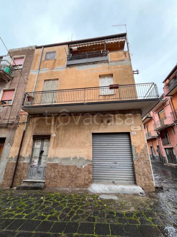 casa indipendente in vendita a Biancavilla