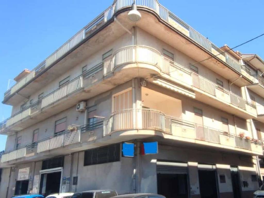 intera palazzina in vendita a Biancavilla