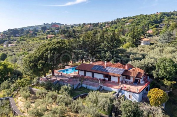 casa indipendente in vendita a Biancavilla