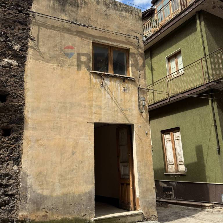 casa indipendente in vendita a Biancavilla