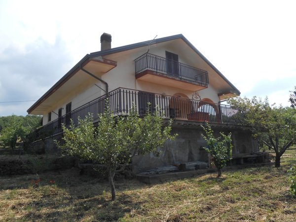 casa indipendente in vendita a Biancavilla