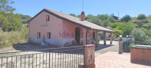 casa indipendente in vendita a Biancavilla