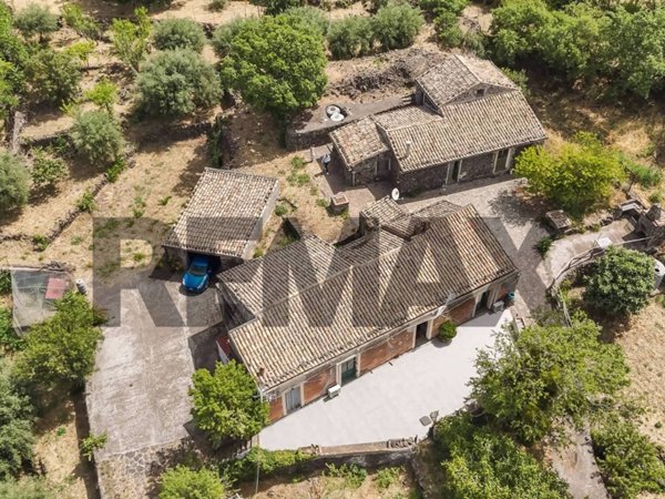 casa indipendente in vendita a Biancavilla
