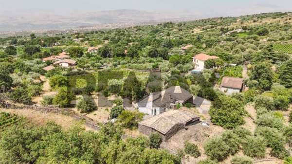 casa indipendente in vendita a Biancavilla