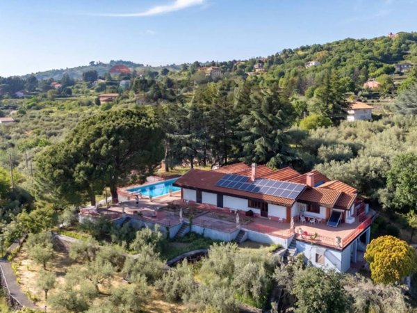 casa indipendente in vendita a Biancavilla
