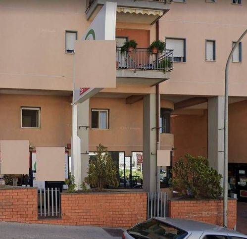 negozio in vendita a Bronte