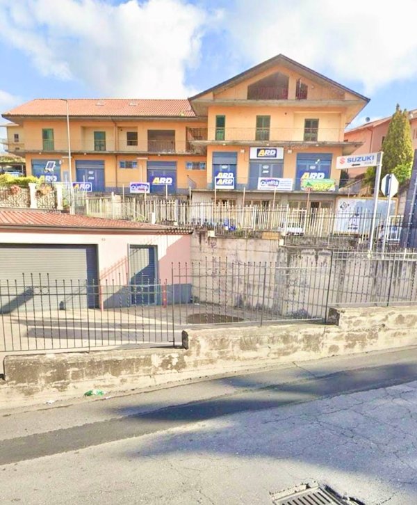 negozio in vendita a Bronte