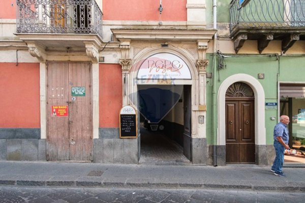 locale commerciale in vendita a Bronte