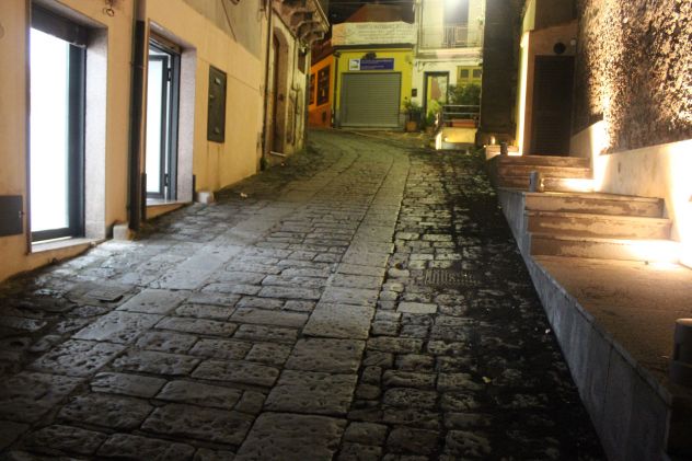 negozio in vendita a Bronte