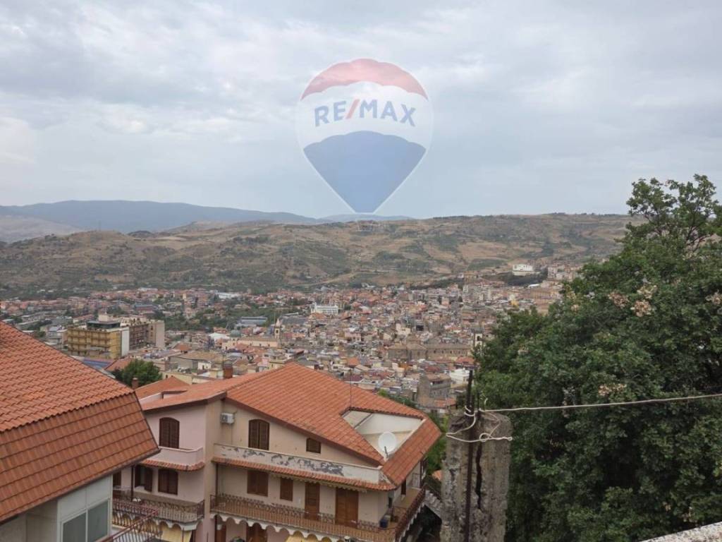 casa indipendente in vendita a Bronte