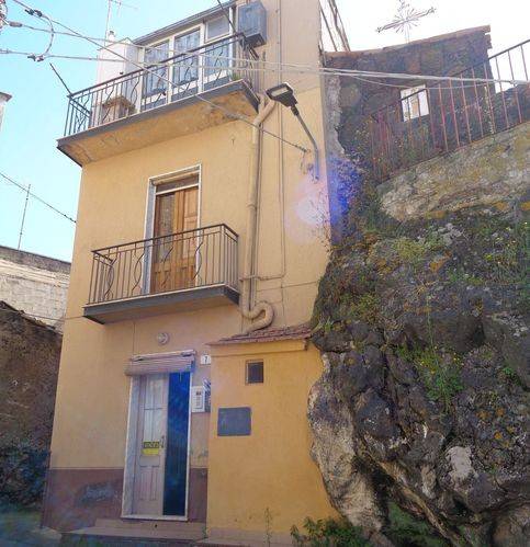 casa indipendente in vendita a Bronte