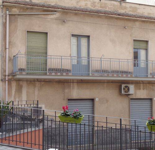 intera palazzina in vendita a Bronte