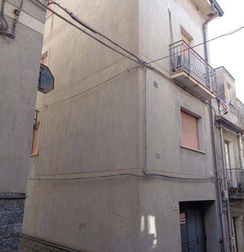 intera palazzina in vendita a Bronte