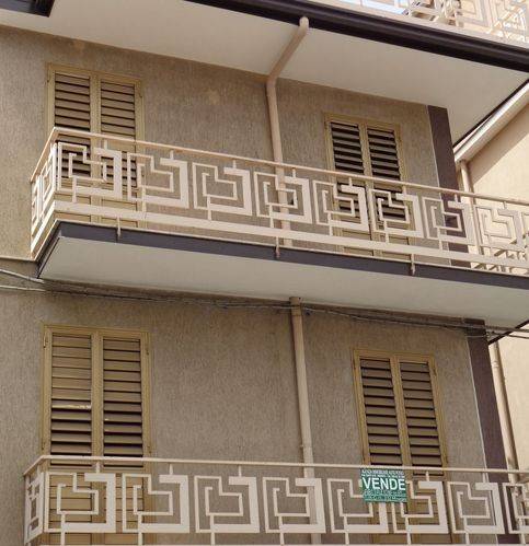 intera palazzina in vendita a Bronte