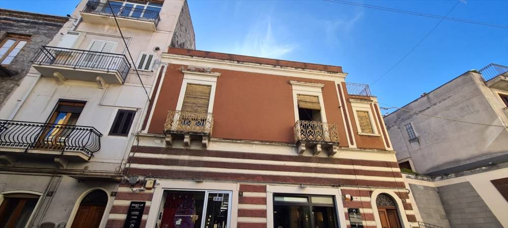 intera palazzina in vendita a Bronte