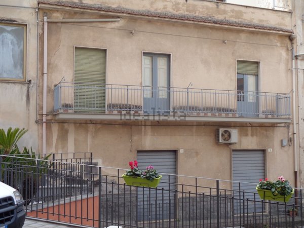 negozio in vendita a Bronte