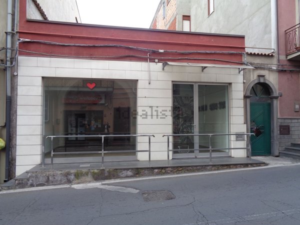 negozio in vendita a Bronte