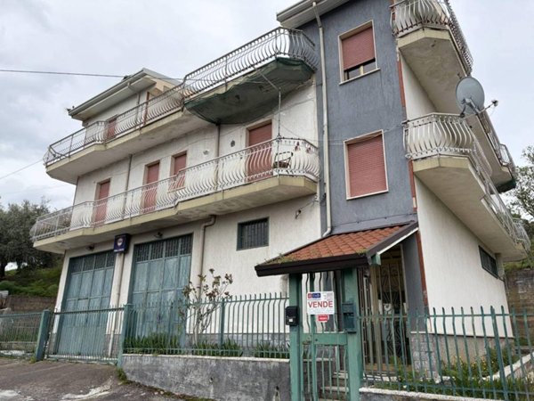 intera palazzina in vendita a Bronte