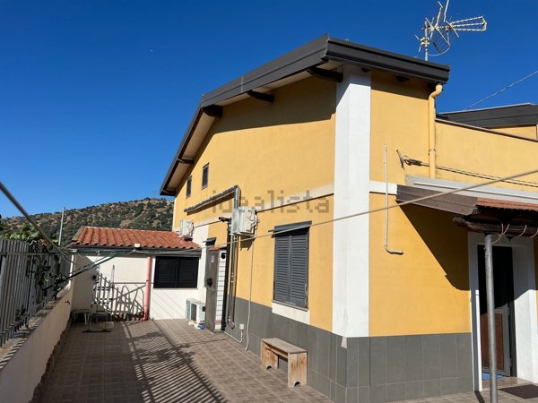 casa indipendente in vendita a Bronte