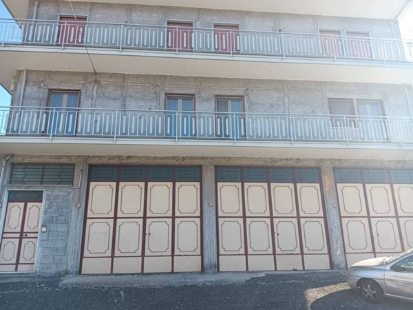 intera palazzina in vendita a Bronte