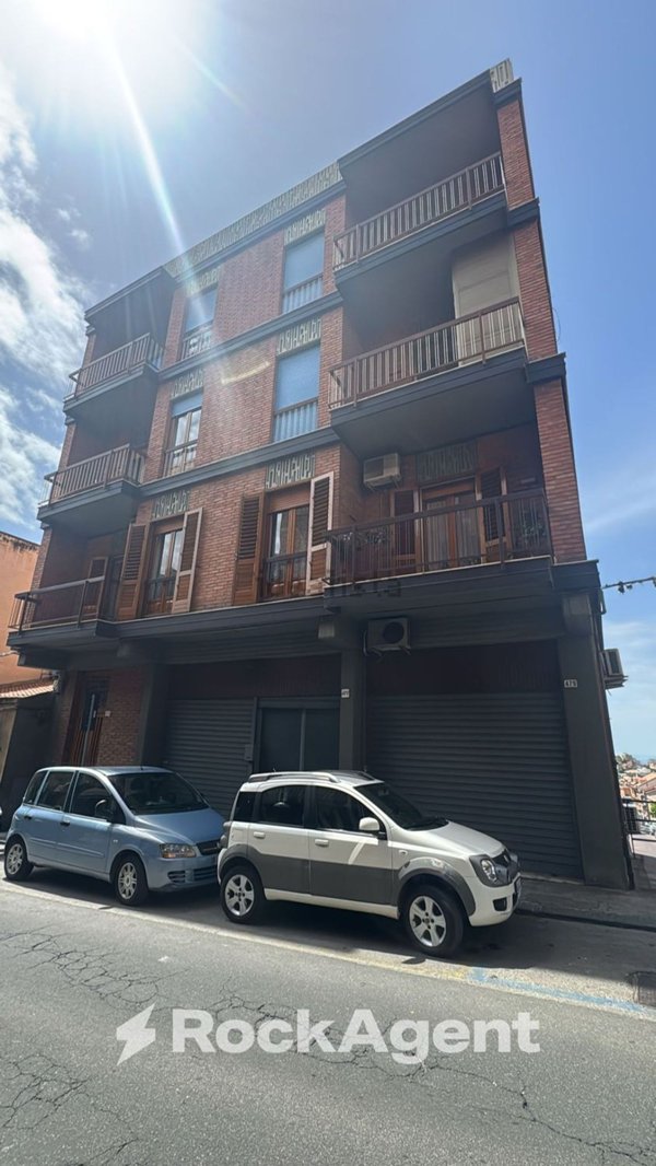 locale di sgombero in vendita a Bronte