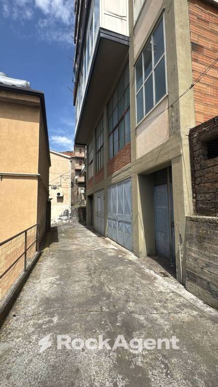 locale commerciale in vendita a Bronte