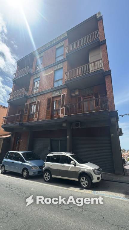 locale commerciale in vendita a Bronte