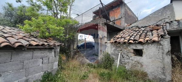 casa indipendente in vendita a Calatabiano
