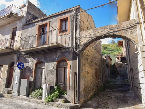 casa indipendente in vendita a Calatabiano