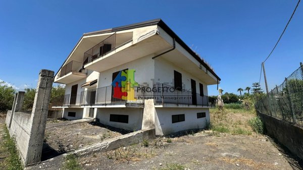 casa indipendente in vendita a Calatabiano