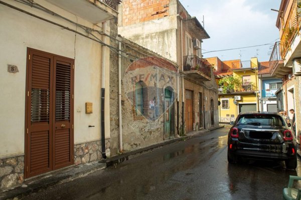 casa indipendente in vendita a Calatabiano