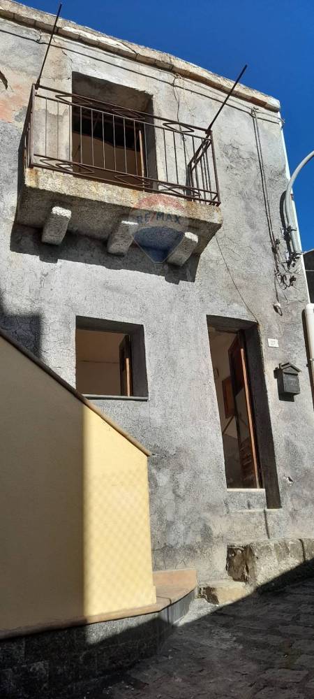 casa indipendente in vendita a Calatabiano