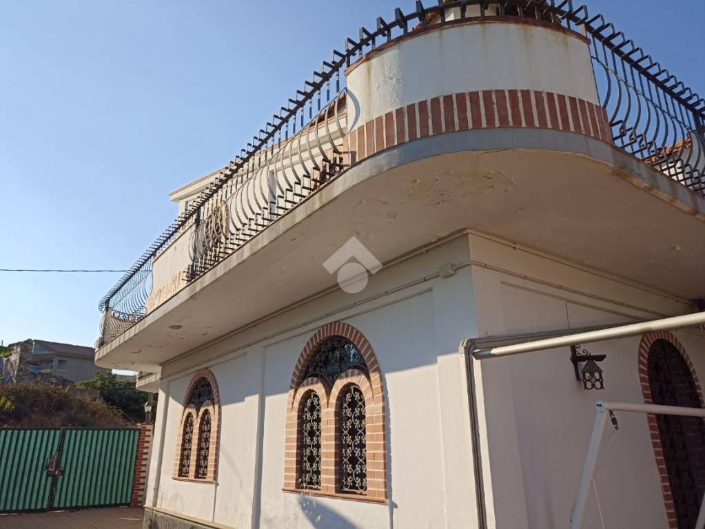 casa indipendente in vendita a Calatabiano