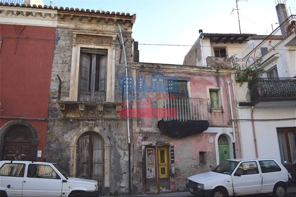 casa indipendente in vendita a Calatabiano