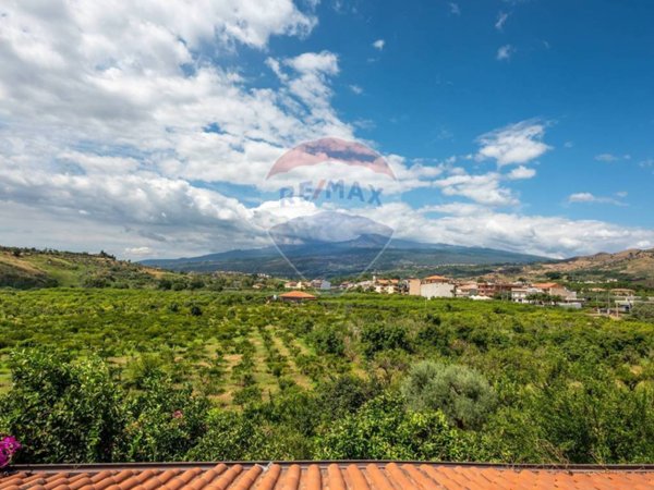 casa indipendente in vendita a Calatabiano
