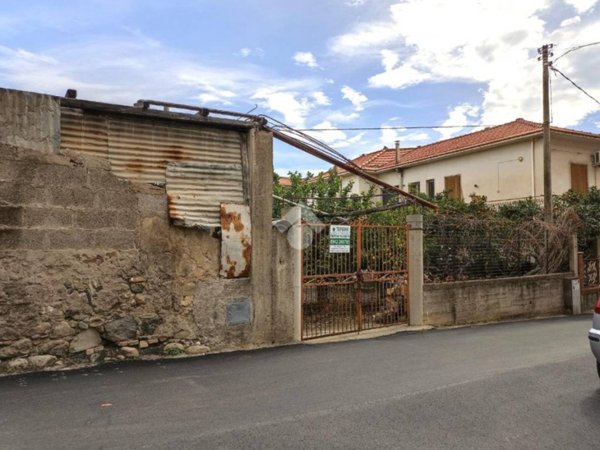casa indipendente in vendita a Calatabiano