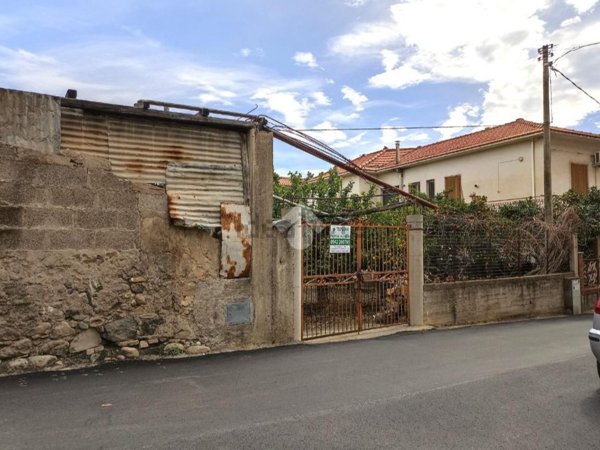 casa indipendente in vendita a Calatabiano