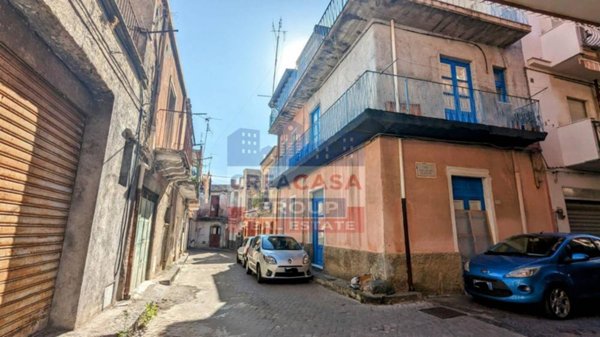 locale di sgombero in vendita a Calatabiano