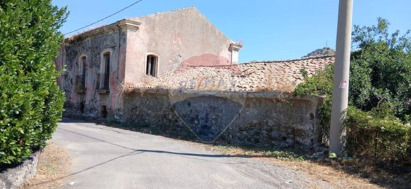 casa indipendente in vendita a Calatabiano