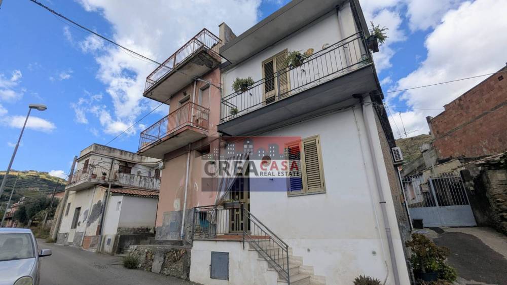 casa indipendente in vendita a Calatabiano