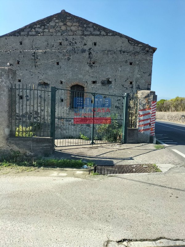 casa indipendente in vendita a Calatabiano